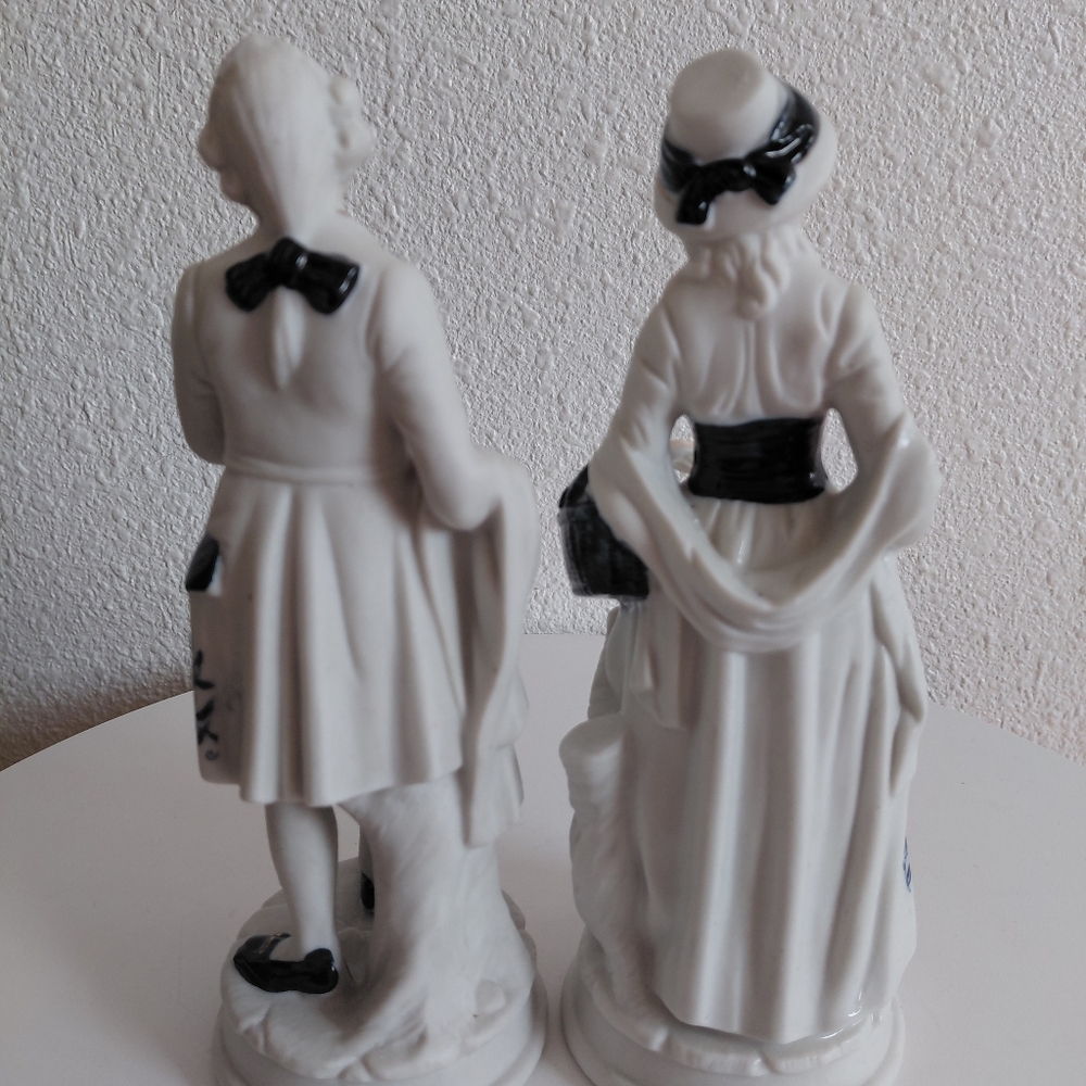 MC Courting Victorian Couple Figurines Matte Porcelain Unmarked - Picture 8 of 15